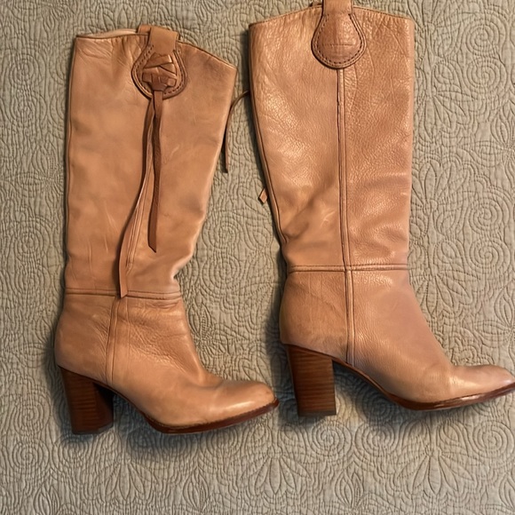 Gently worn, Coach Selena boots size 5.5 - Picture 6 of 7